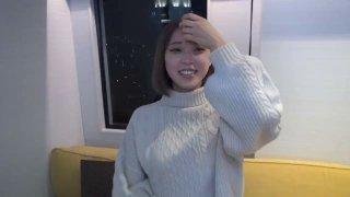 大波浪网红女神下海，剧情演绎猛男来收物业费，拔下裤子就要操，黄狗撒尿姿势爆操小姐姐